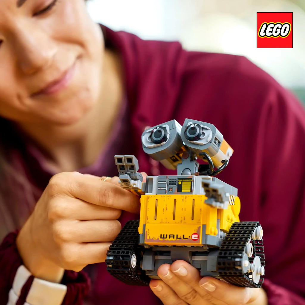 LEGO Disney/Pixar 43279 WALL-E and EVE 811-Piece Building Set