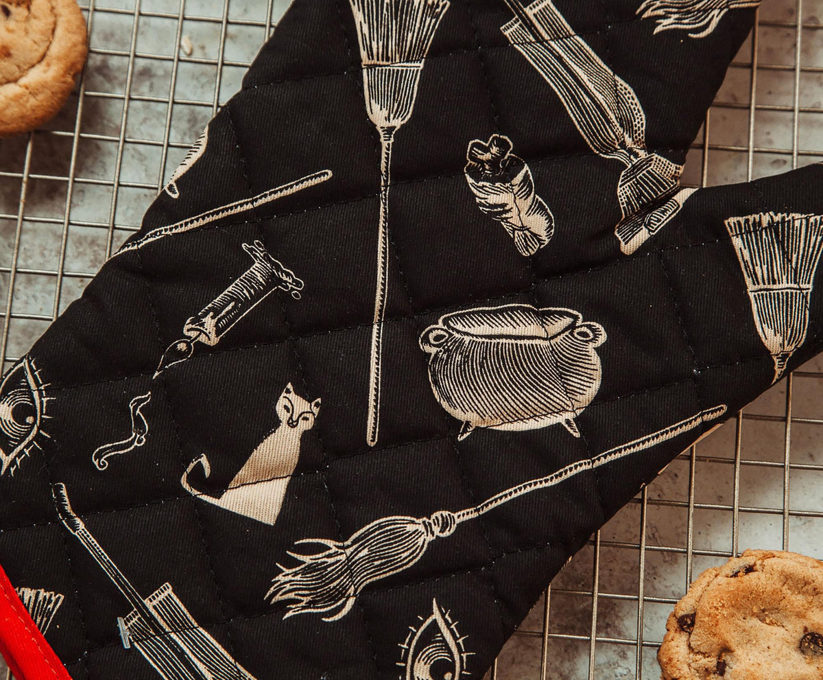 Disney Hocus Pocus Black Kitchen Oven Mitt Glove