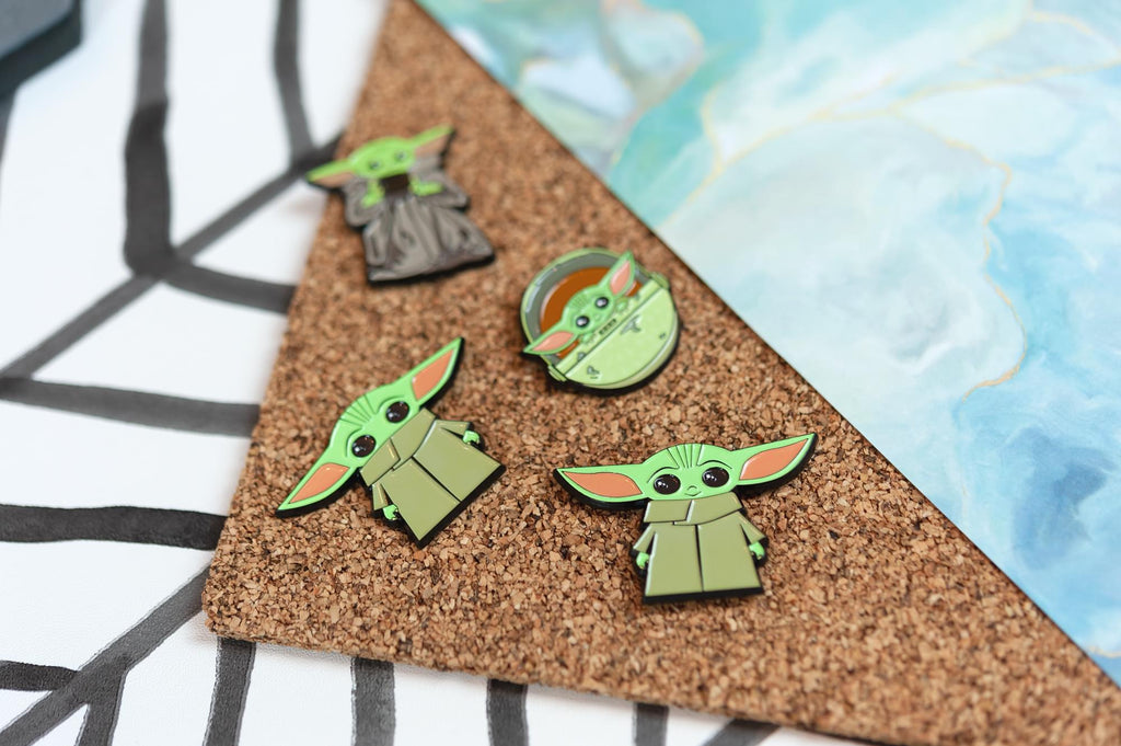 Star Wars Toynk Exclusive Enamel Pin Mandalorian Cartoon Child Baby Yoda Ears Up