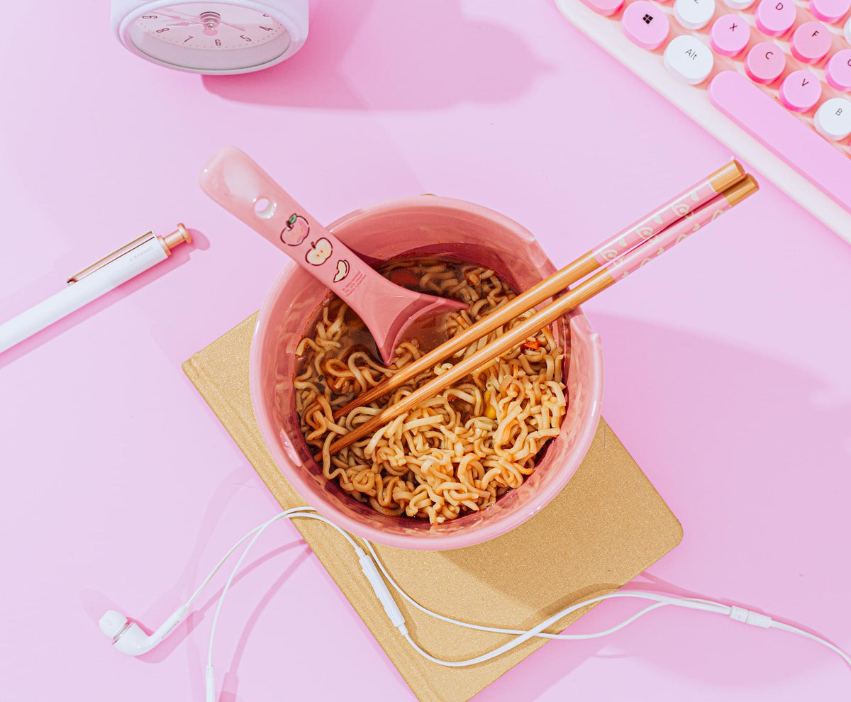 Sanrio Hello Kitty Apples and Cinnamon 20-Ounce Ramen Bowl and Chopstick Set