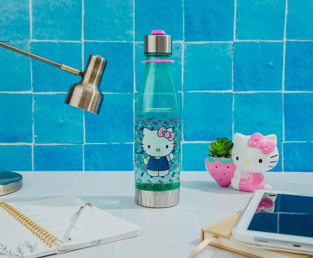 Sanrio Hello Kitty Hearts and Bows Water Bottle With Lid | Holds 20 Ounces